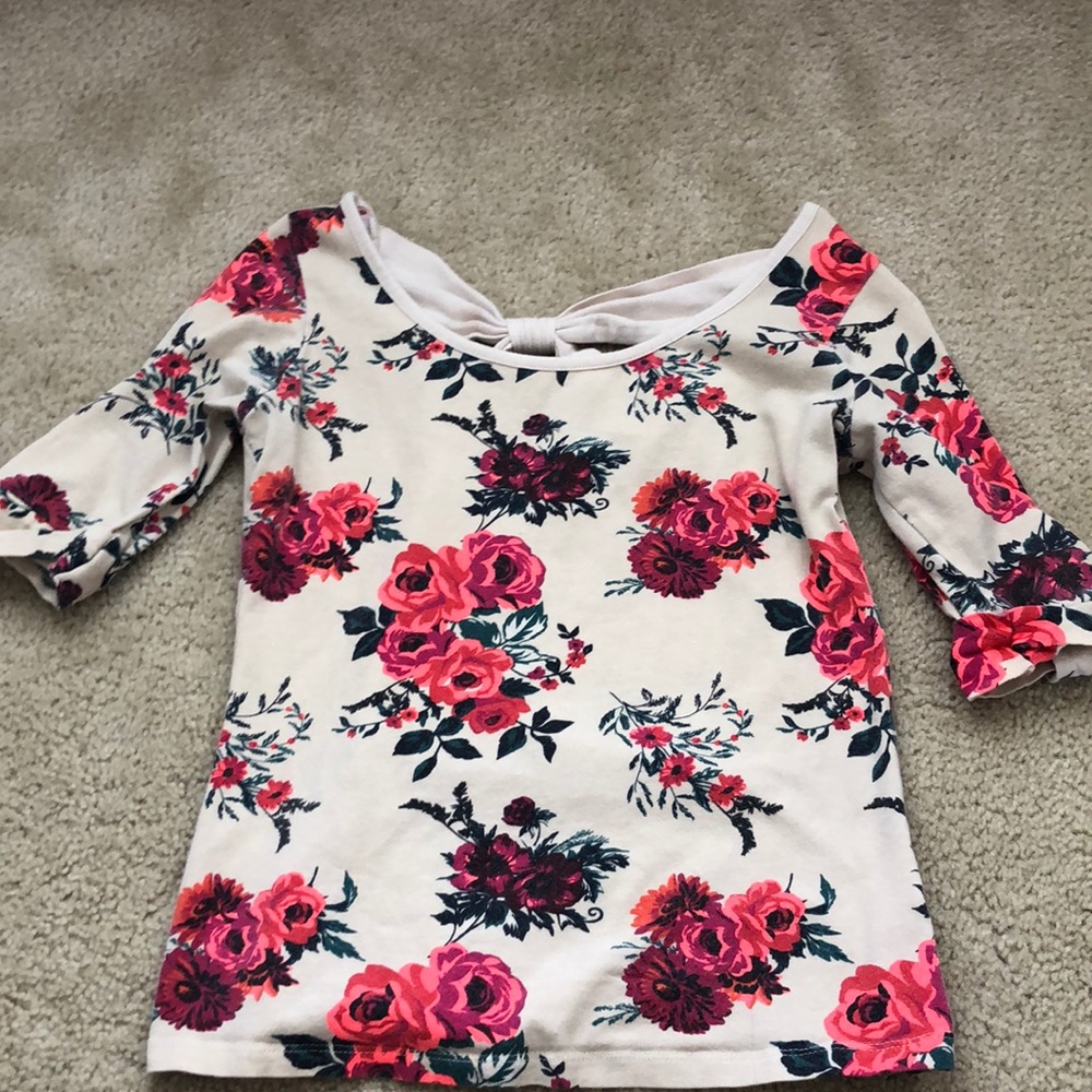 Mid-sleeve shirt
